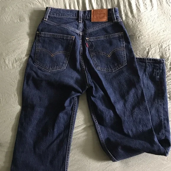 Levi’s Slim Straight Hi-Rise Dark Denim Jeans - Picture 7 of 11